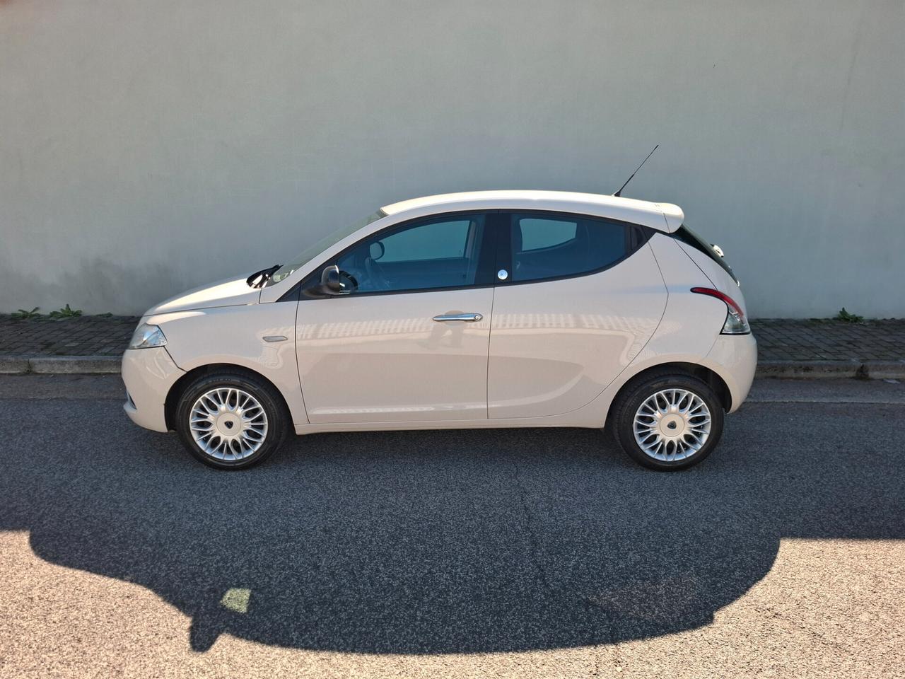 Lancia Ypsilon 1.2 69 CV 5 porte GPL Ecochic Silver