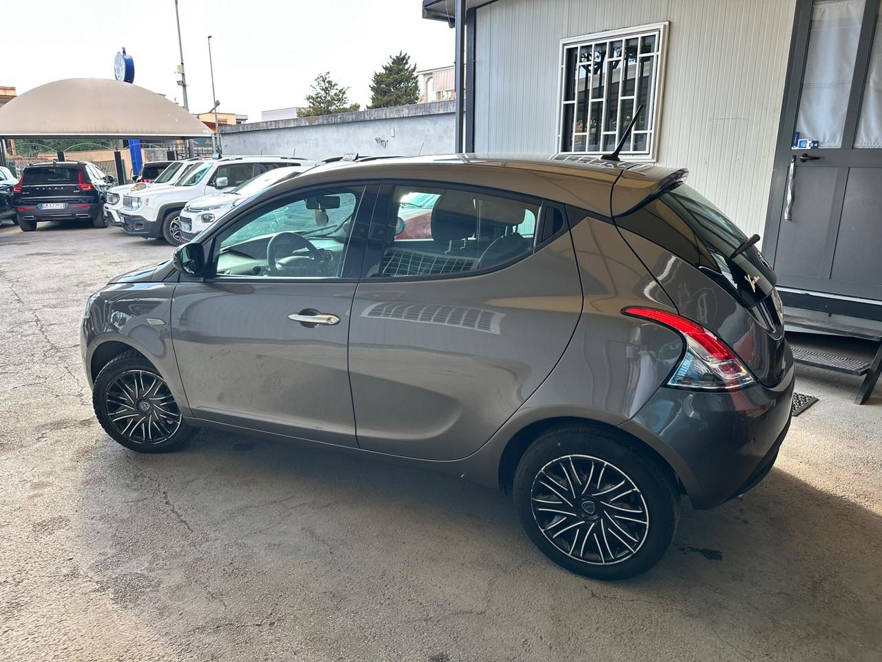 Lancia Ypsilon 1.0 FireFly 5 porte S&S Hybrid Silver