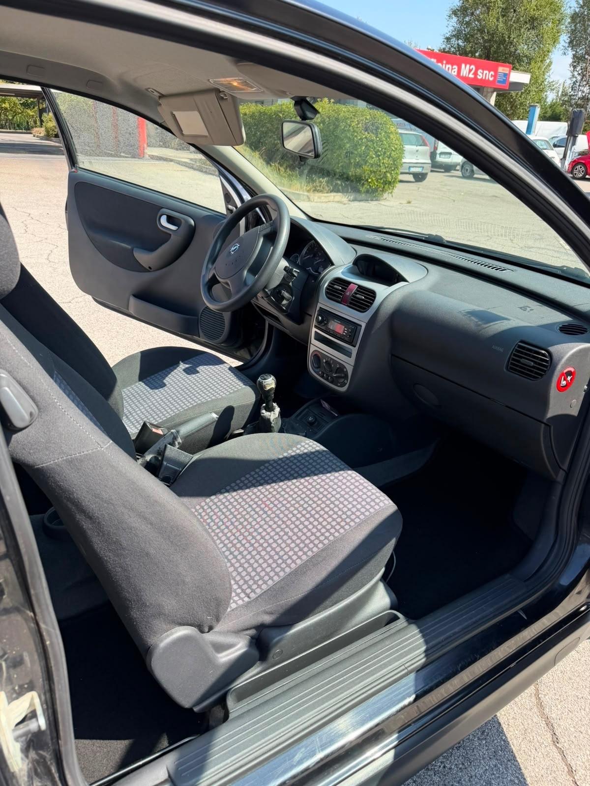 Opel Corsa 1.0 12V 3 porte // 25.000 km ///pari al nuovo