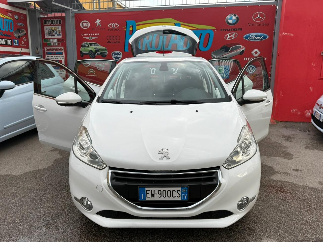 Peugeot 208 1.4 HDi 68cv Allure - 2014