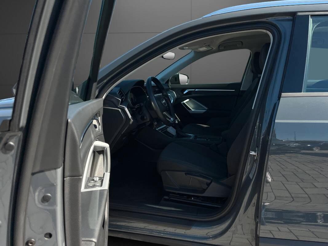 Audi Q3 45 1.4 tfsi e Business s-tronic