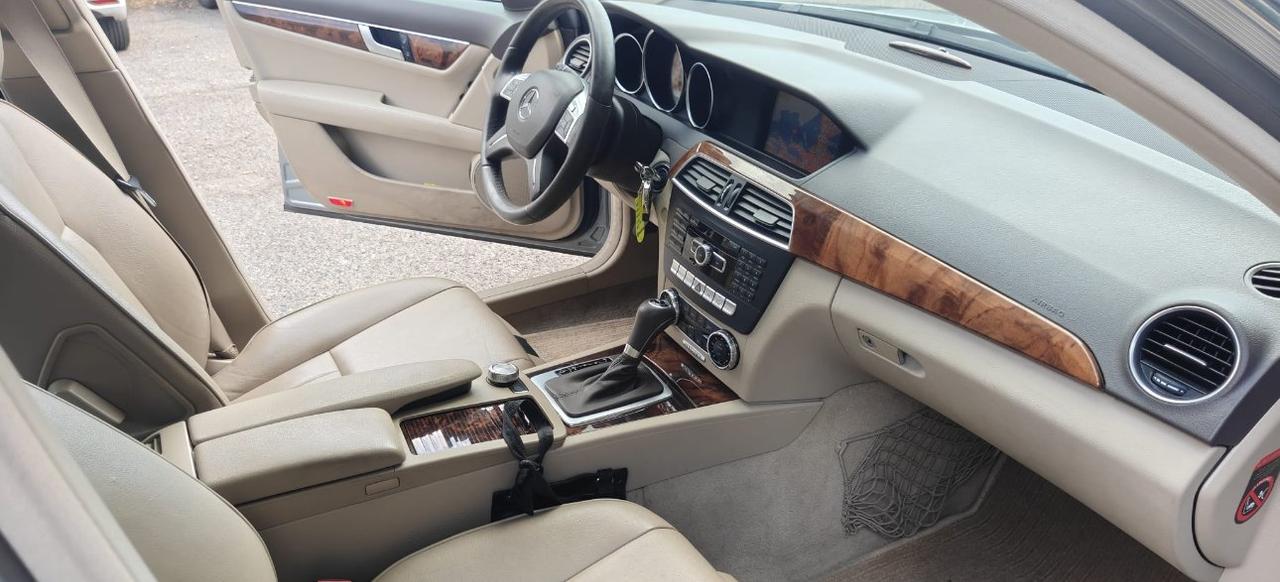 Mercedes C 220 CDI BlueEfficiency Avantgarde c/bixeno Berlina