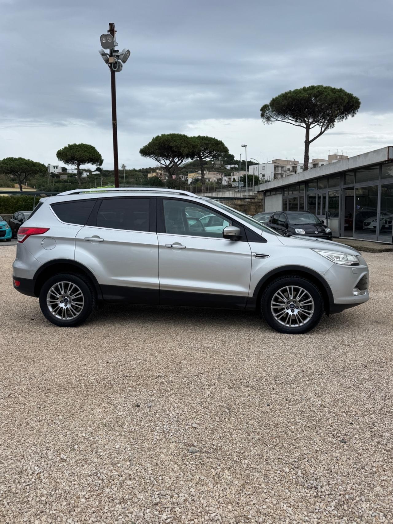 Ford Kuga 2.0 TDCI 140 CV 4WD Powershift Titanium