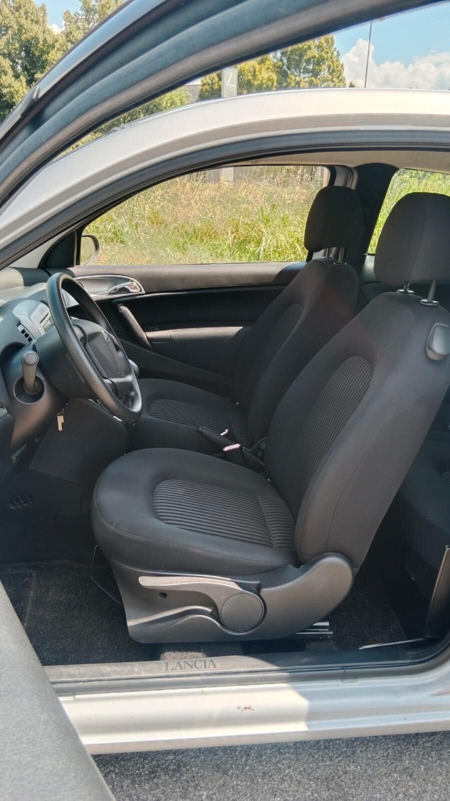 Lancia Ypsilon 1.4 16V MomoDesign
