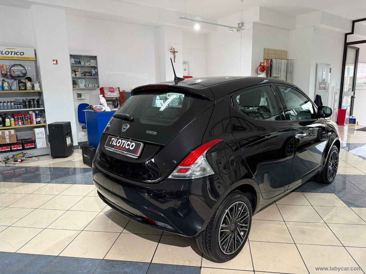 LANCIA Ypsilon 1.0 FireFly 5p.S&S Hybryd Gold CAR PLAY - KIT 5 POSTO - SENSORI DI PARCHEGGIO