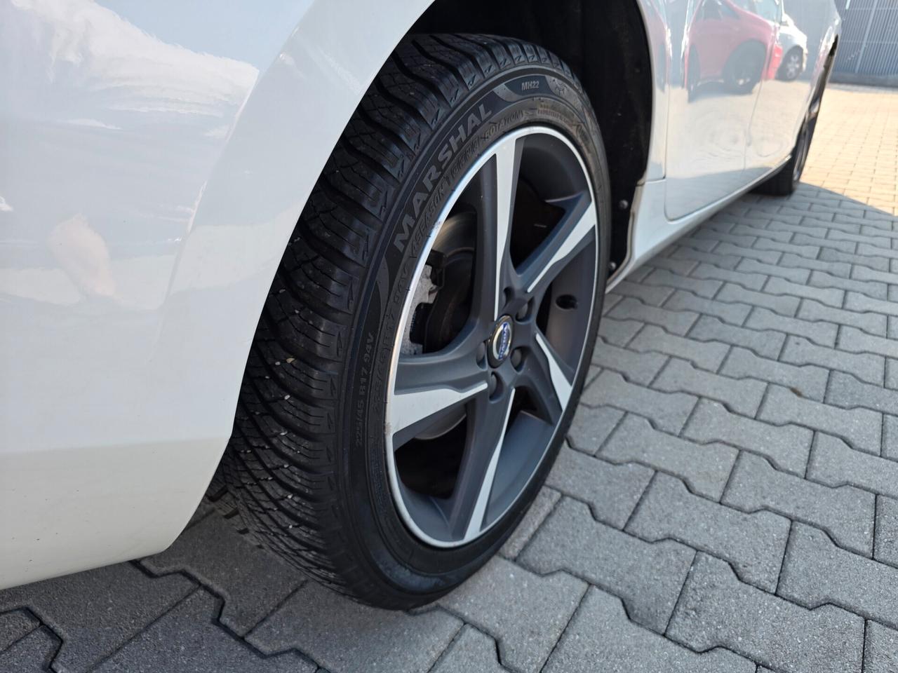 Volvo V40 D2 1.6 R-design perfetta e garantita 12M