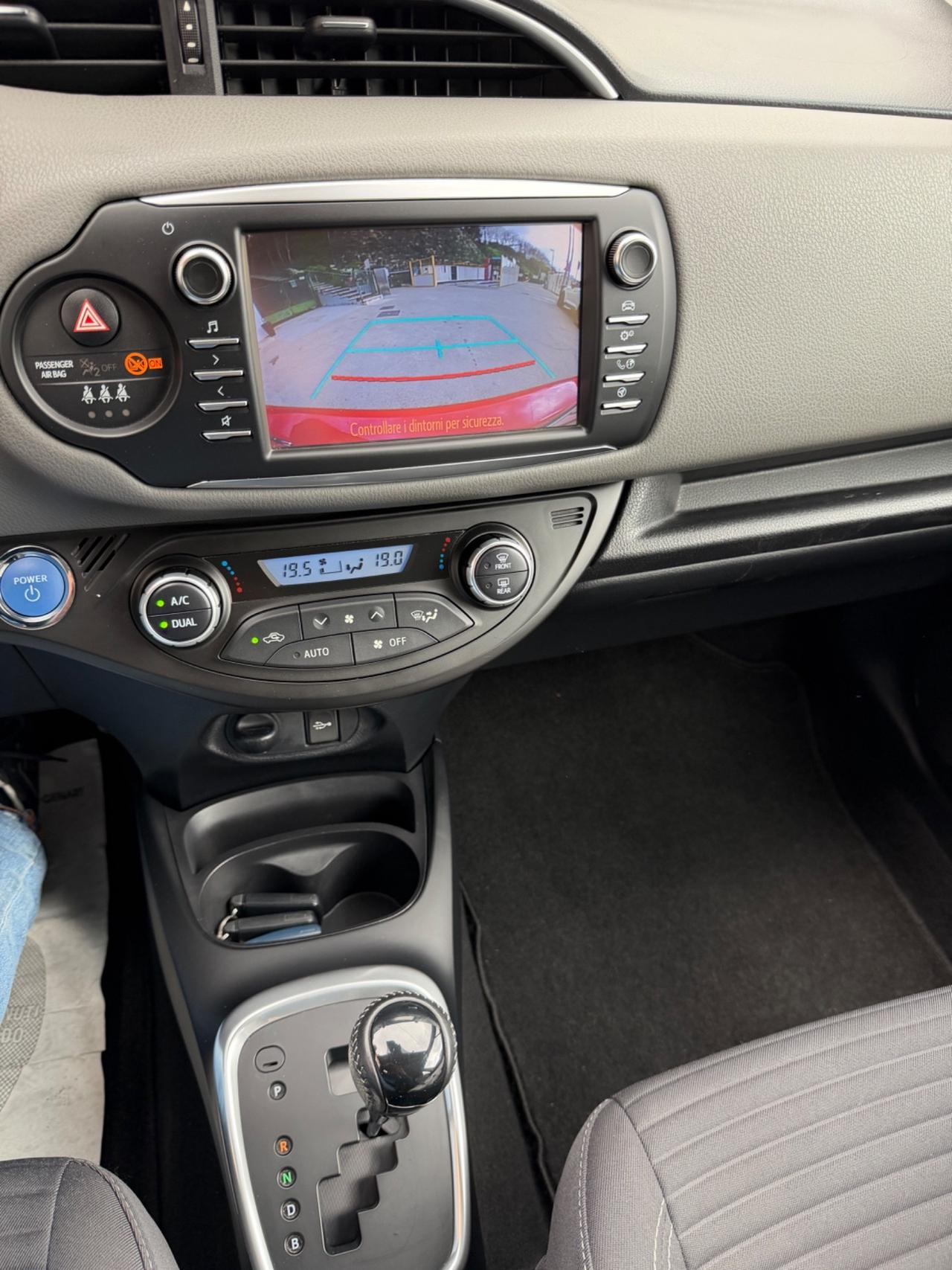 TOYOTA YARIS 1.5 HYBRID AUTOMATICO NEOPATENTATI