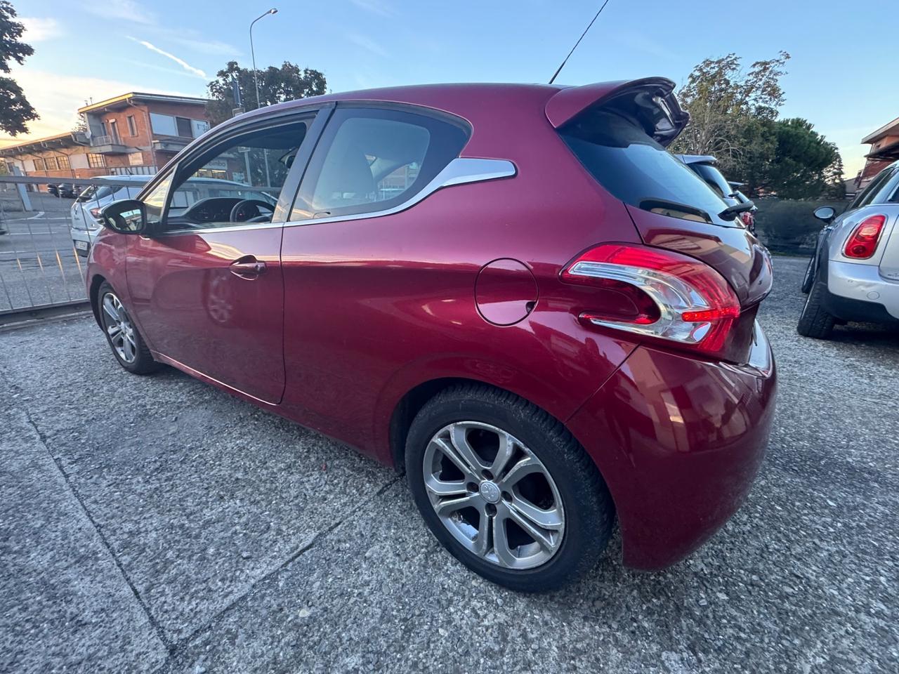Peugeot 208 1.4 HDi 68 CV 3 porte Allure