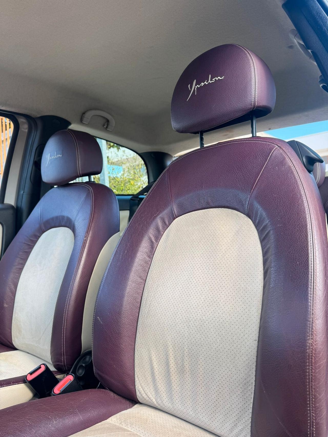 Lancia Ypsilon 1.3 MJT 75 CV Platino