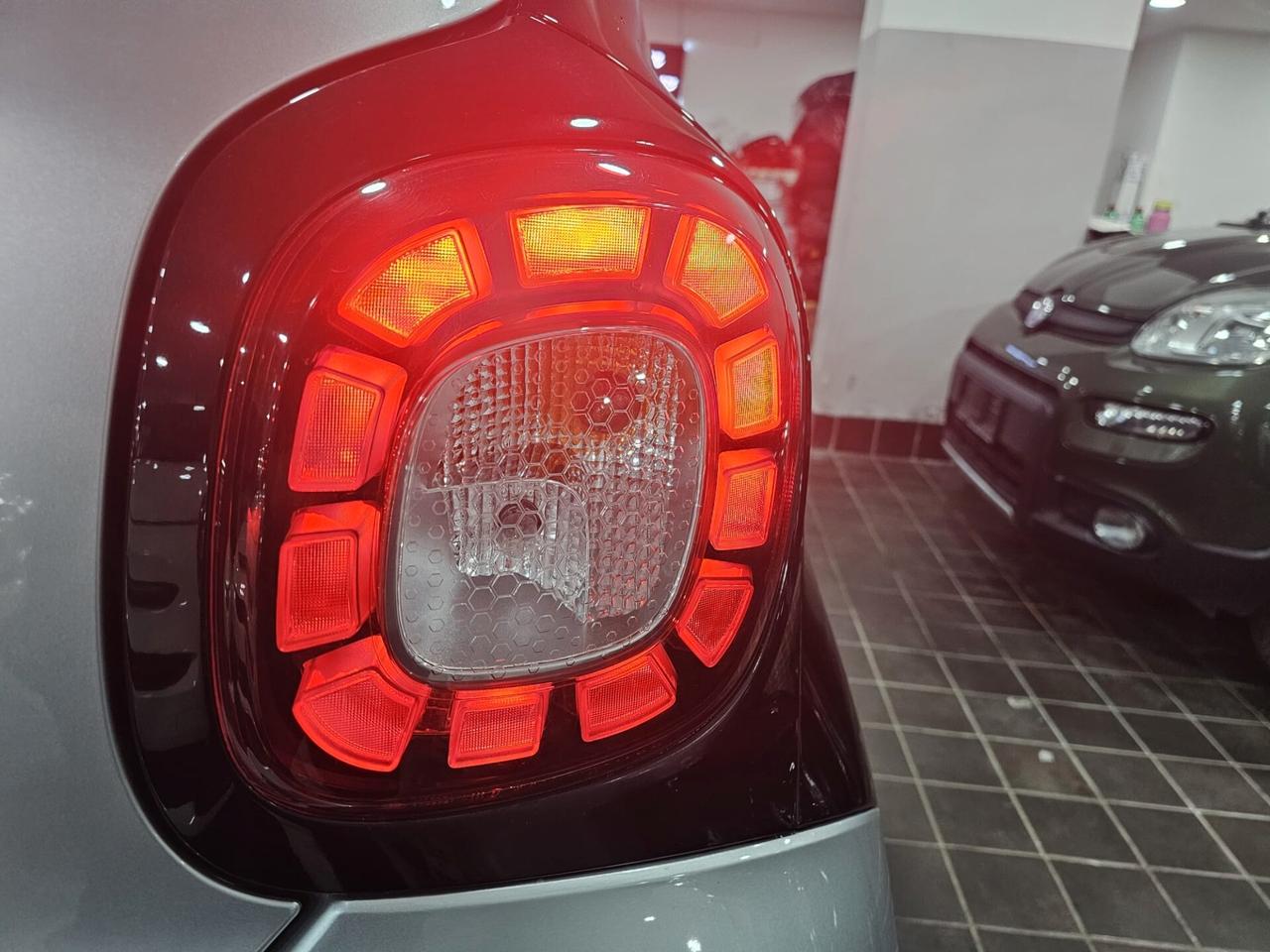 NUOVA SMART FORFOUR BRABUS STYLE EXCLUSIVE EDITION 0.9 BENZ 90CV TWINAMIC
