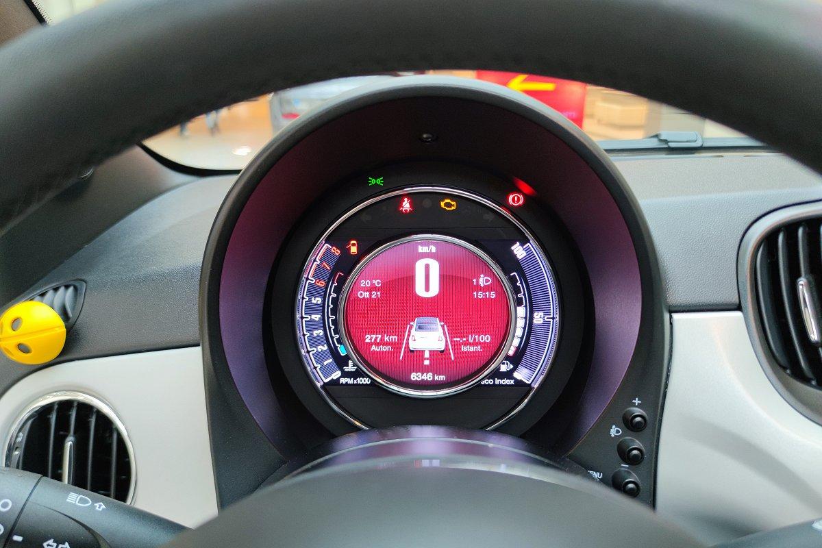 FIAT 500 C 1.0 Hybrid Star