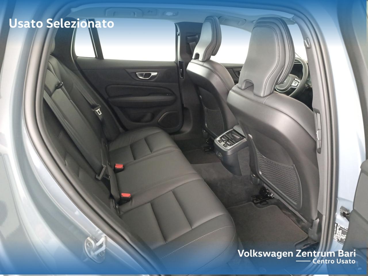Volvo V60 2.0 b4 ultimate dark auto
