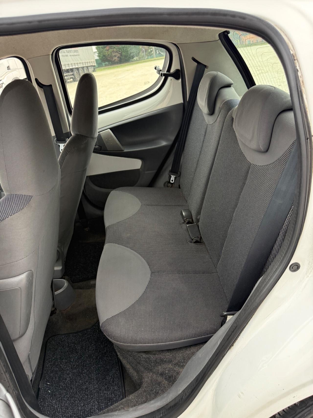 Peugeot 107 5porte 1.0 benzina 68cavalli NEOPATENTATI