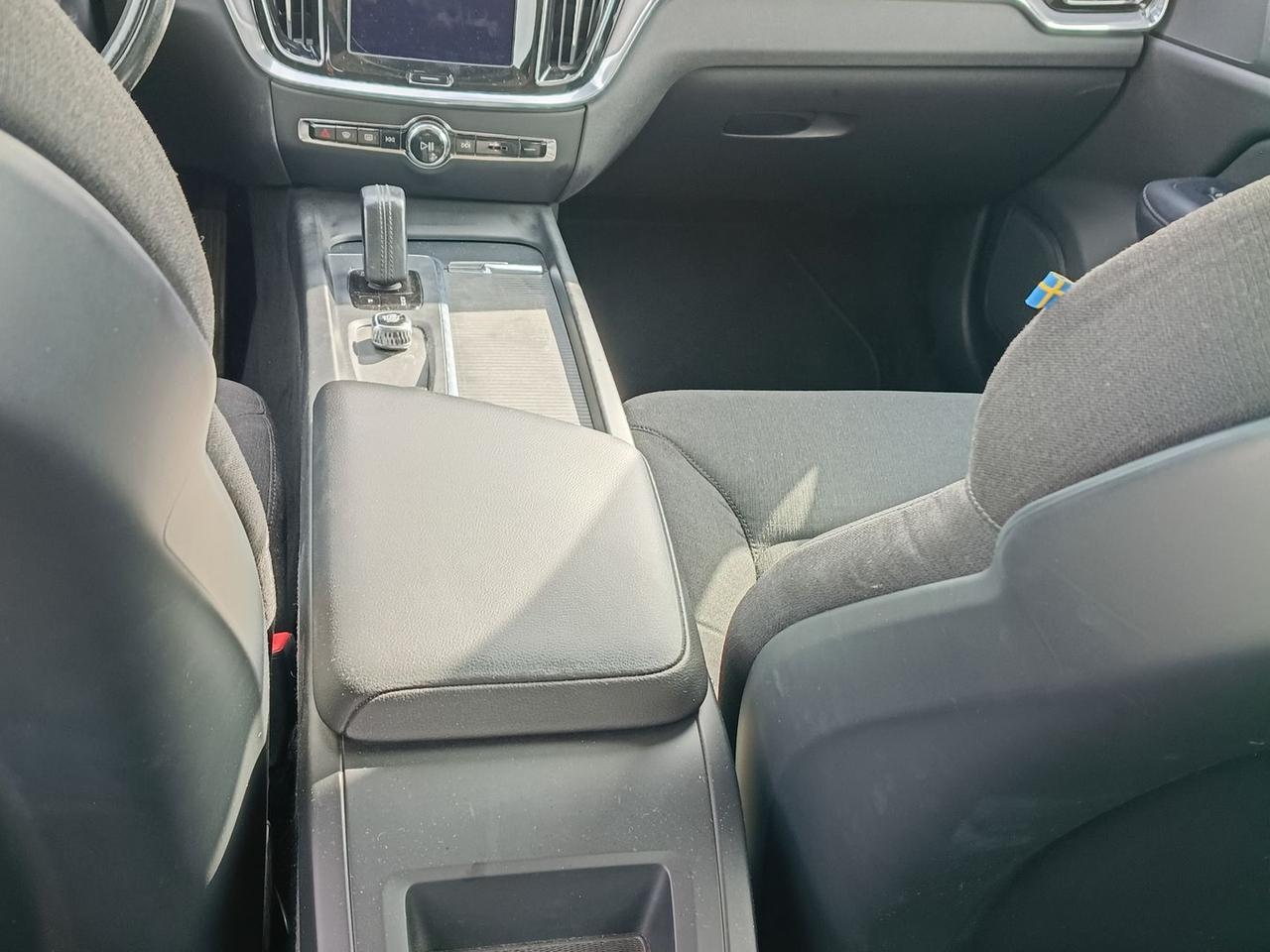 Volvo V60 momentum business pro 2.0 b4 mhev #12002