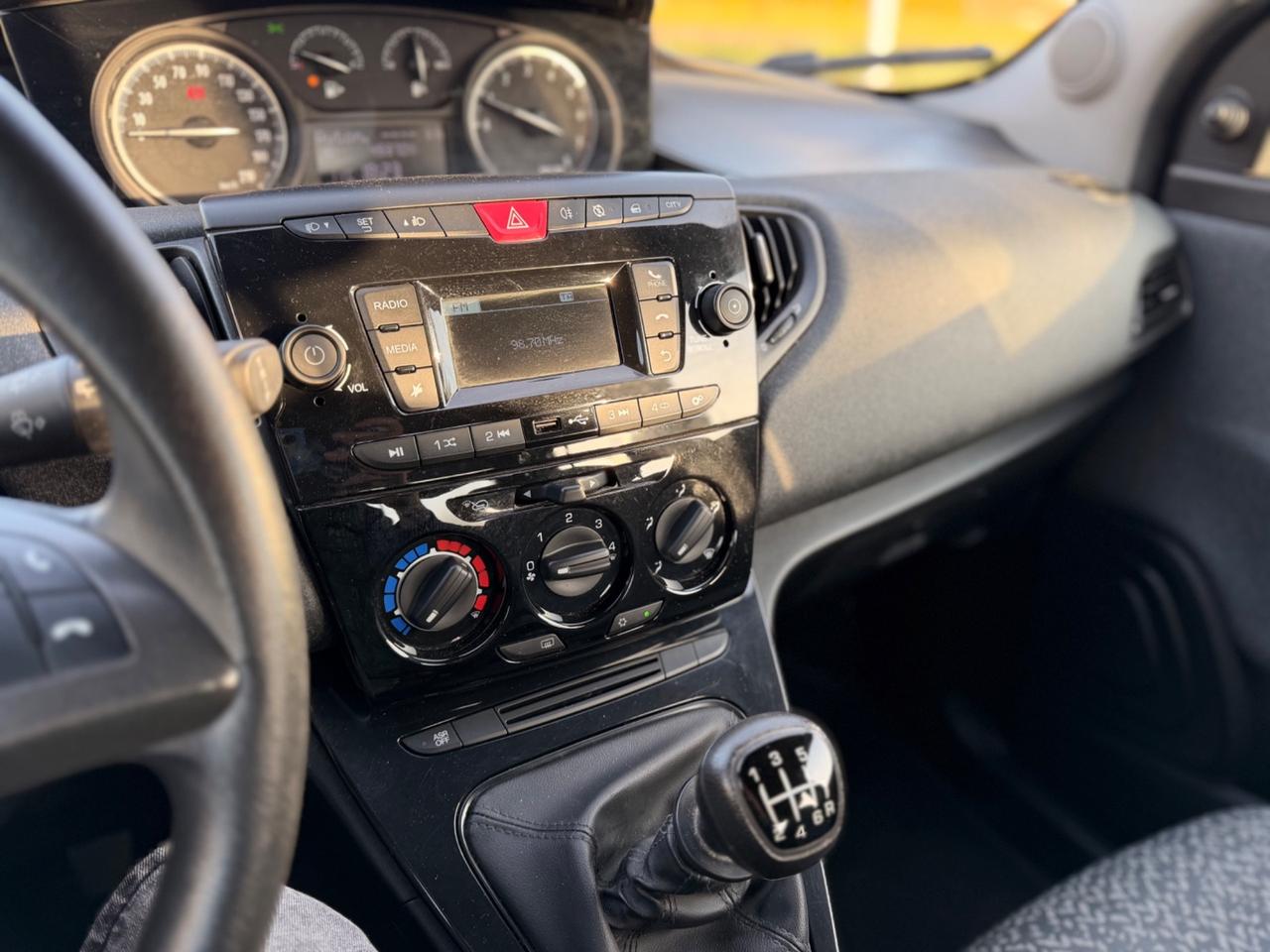Lancia Ypsilon 1.0 FireFly 5 porte S&S Hybrid Alberta Ferretti