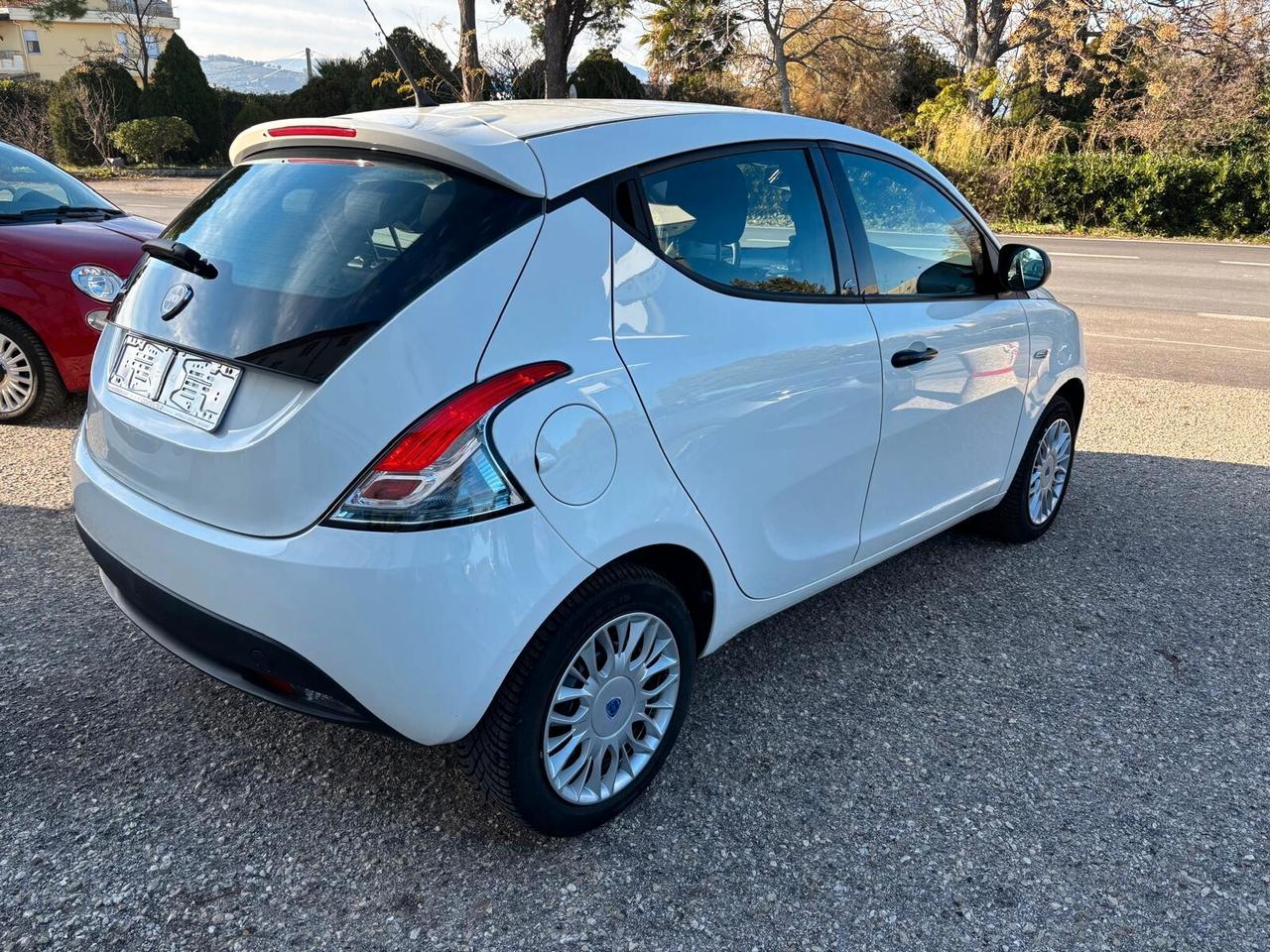 Lancia Ypsilon 1.2 69 CV 5 porte Elefantino Blu