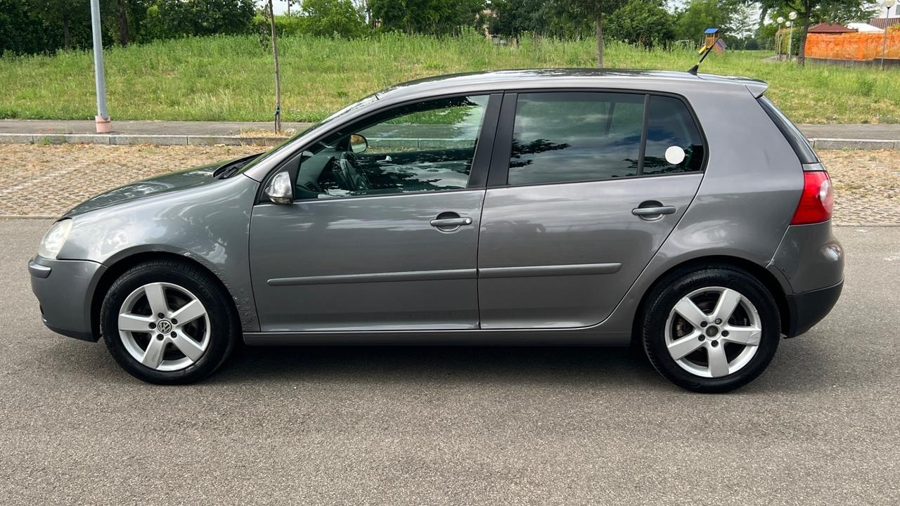 Volkswagen Golf 5 1.4 Benzina Anno 2010 Ideale x NEOPATENTATI