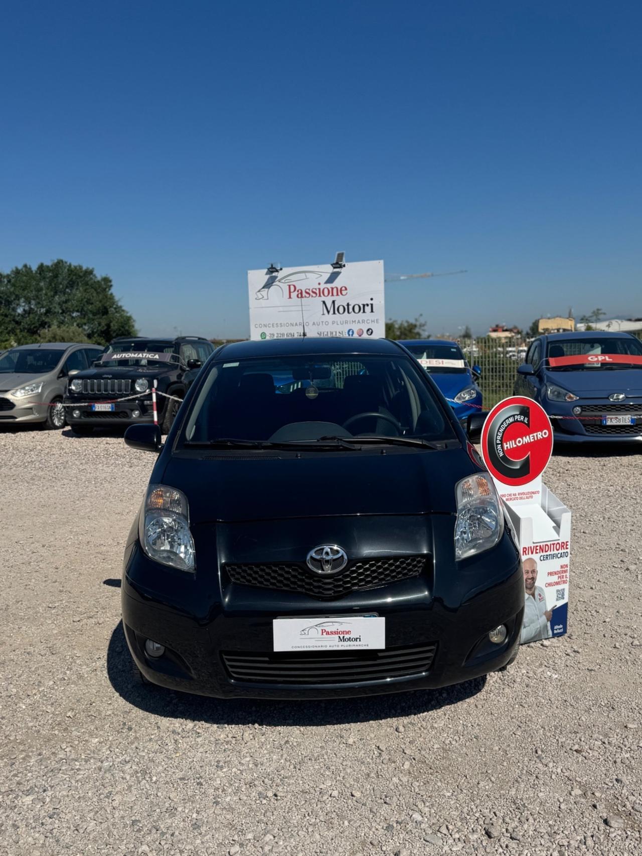 Toyota Yaris 1.0 5 porte Luxury pack automatica