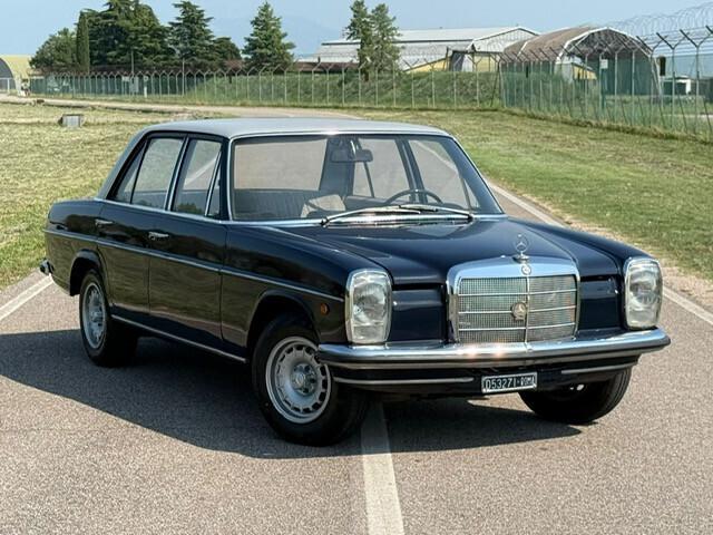 Mercedes 200/8 W115 '68 Prima Serie