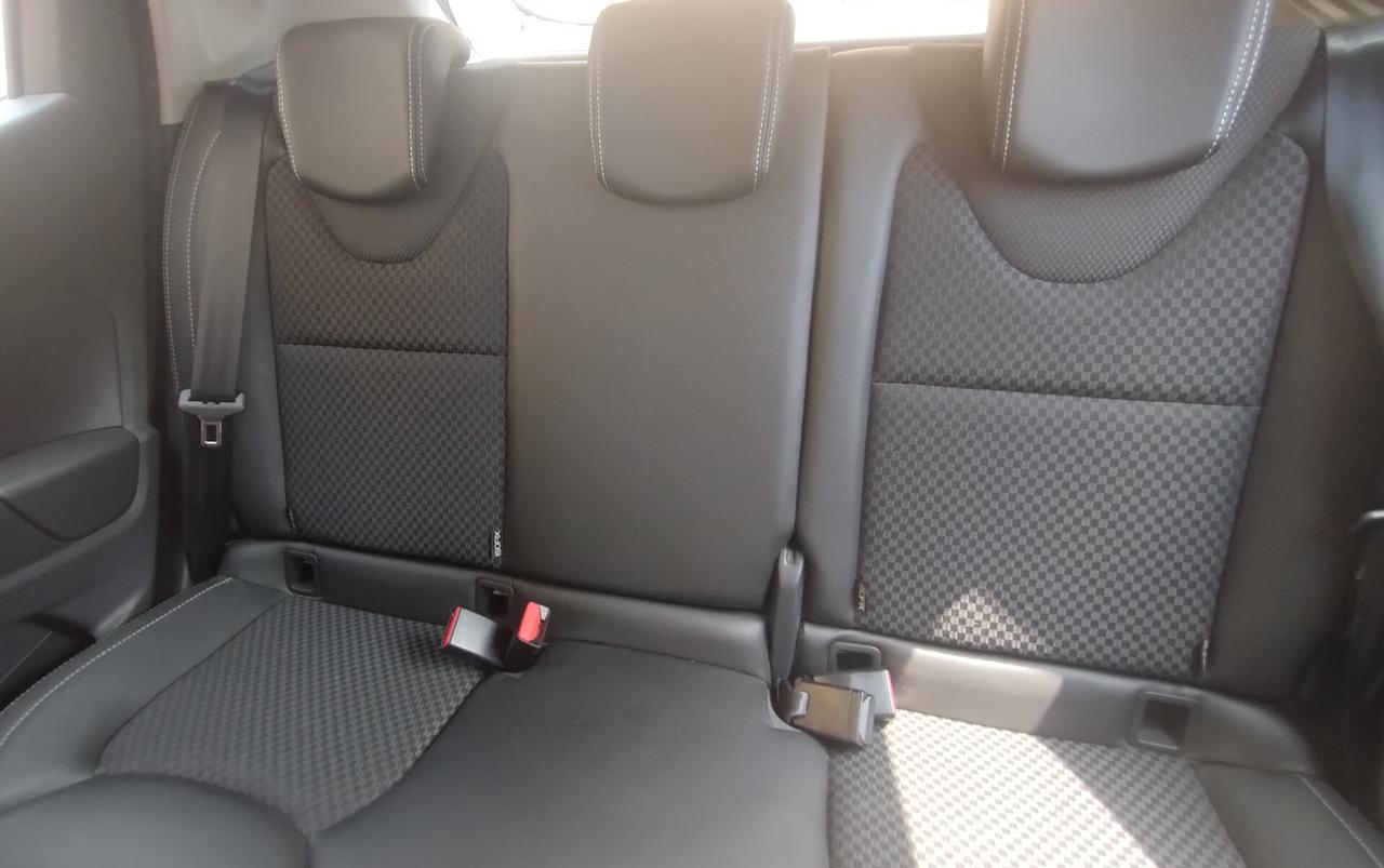 Renault Clio dCi 8V 75 CV 5 porte Moschino Zen NEOPATENTATI