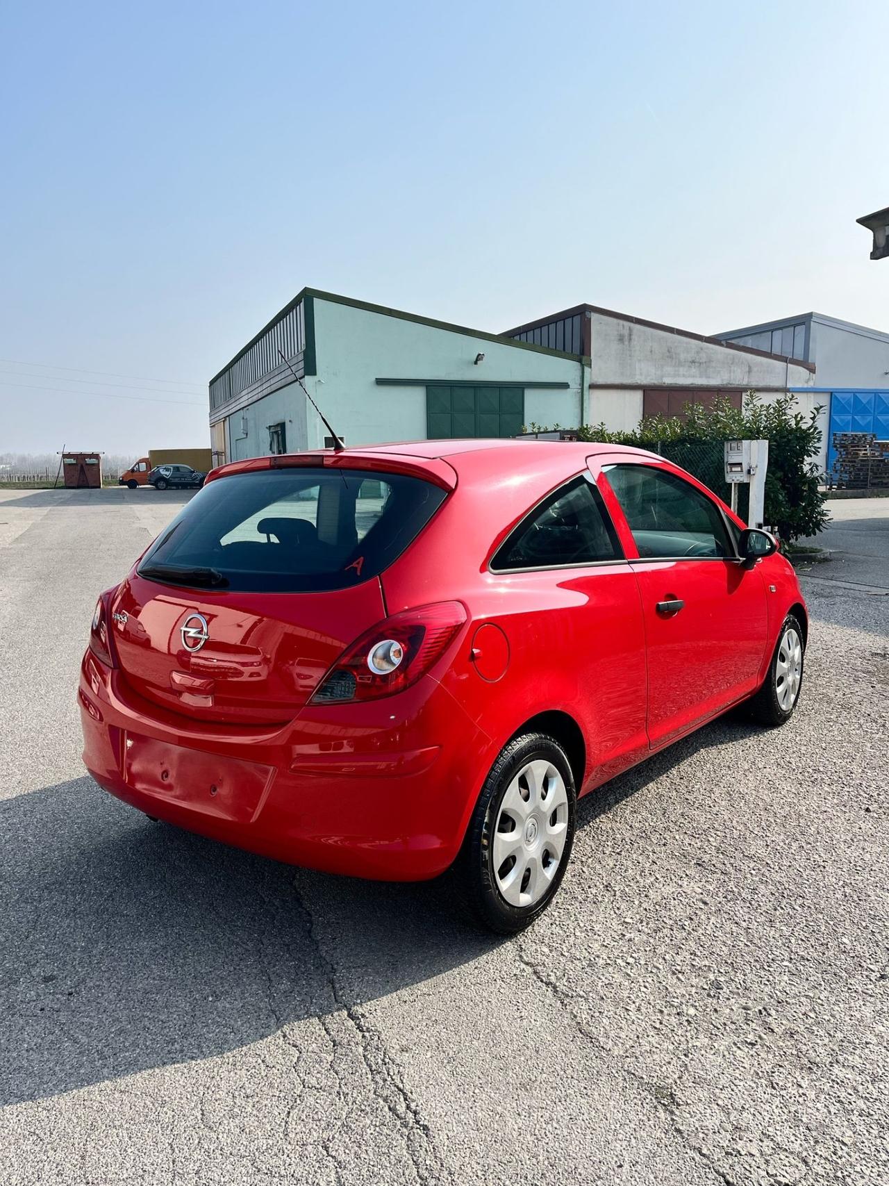 Opel Corsa 1.2 3 porte Neopatentati