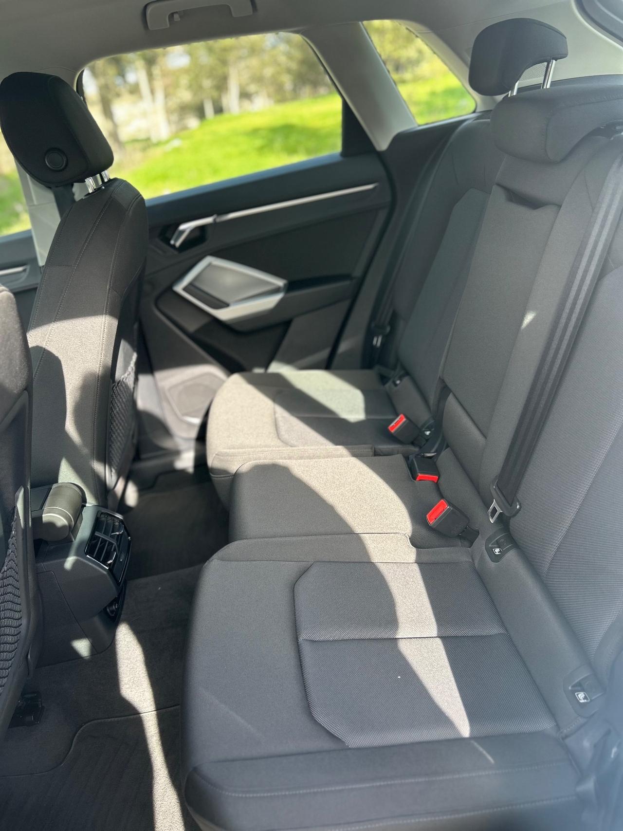 Audi Q3 35 TDI S tronic SPORT /matrix /full