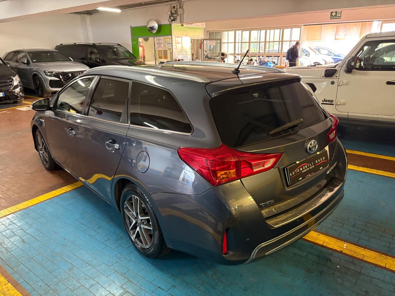 Toyota Auris Touring Sports 1.8 Hybrid Lounge