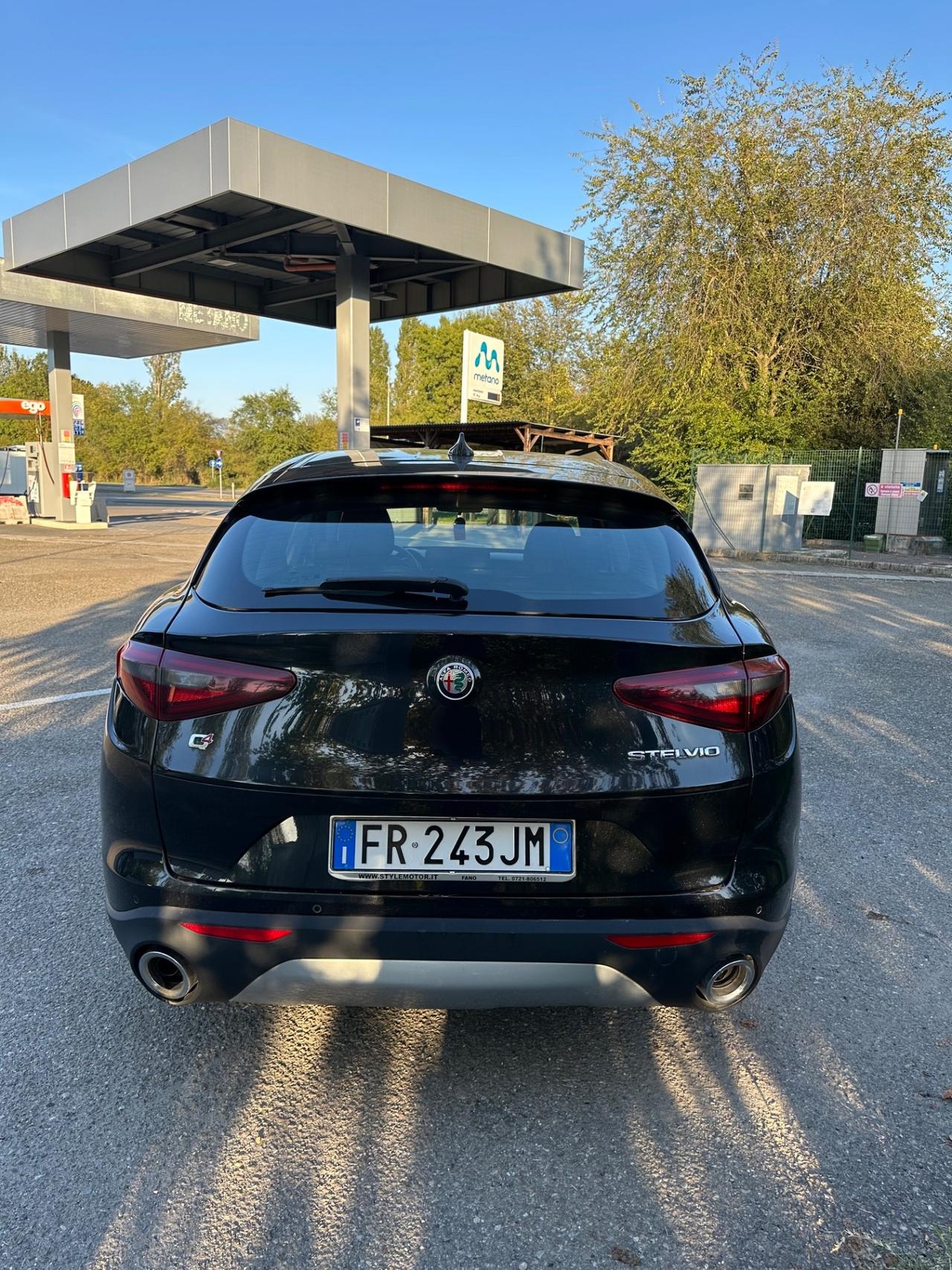 Alfa Romeo Stelvio 2.2 Turbodiesel 180 CV AT8 Q4 Business