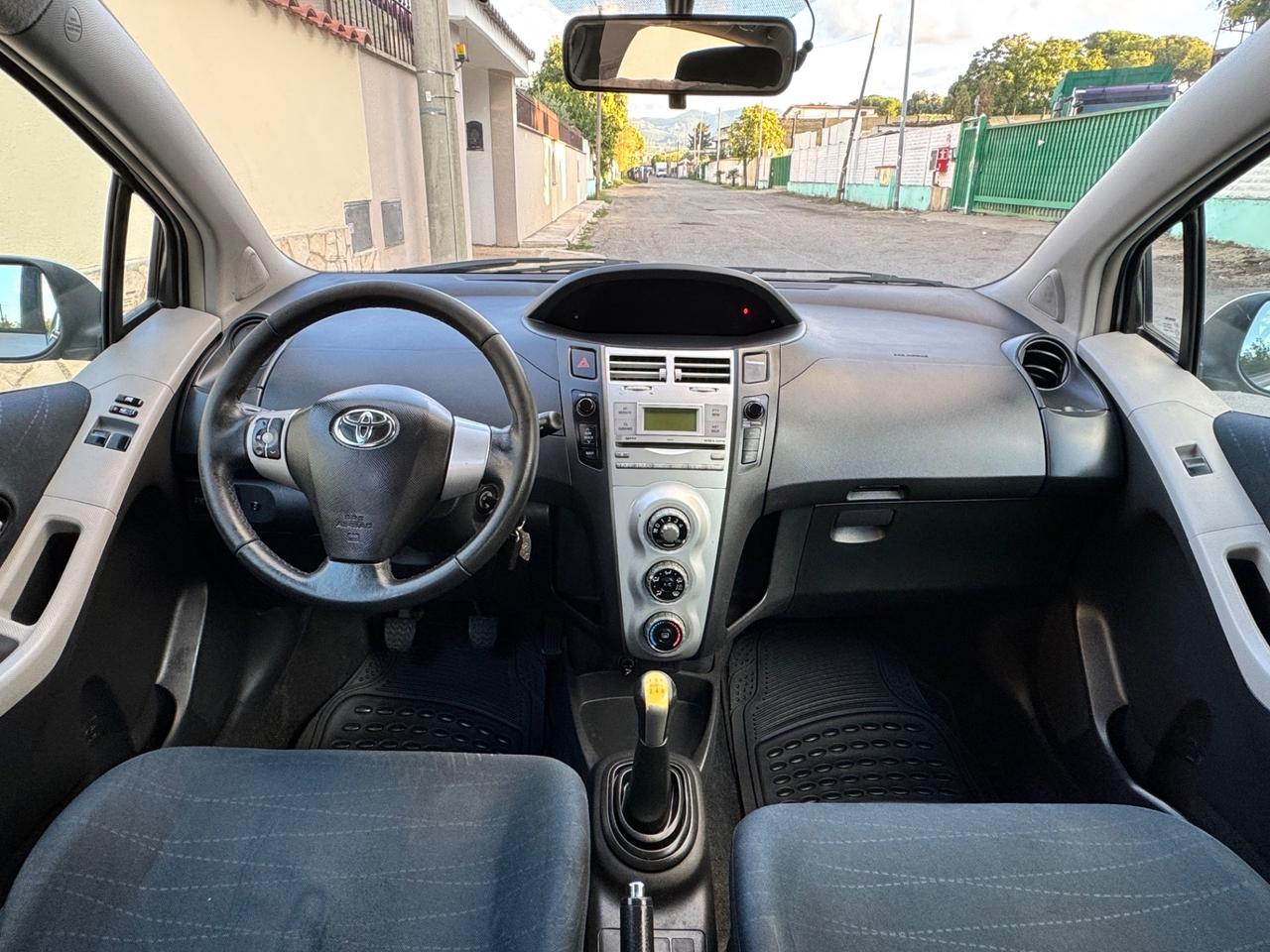Toyota Yaris 1.3 BENZ UNICO PROPRIETARIO