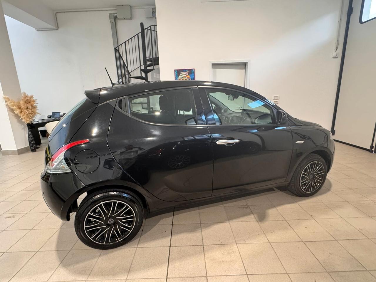 Lancia Ypsilon 1.0 FireFly 5 porte S&S Hybrid Gold