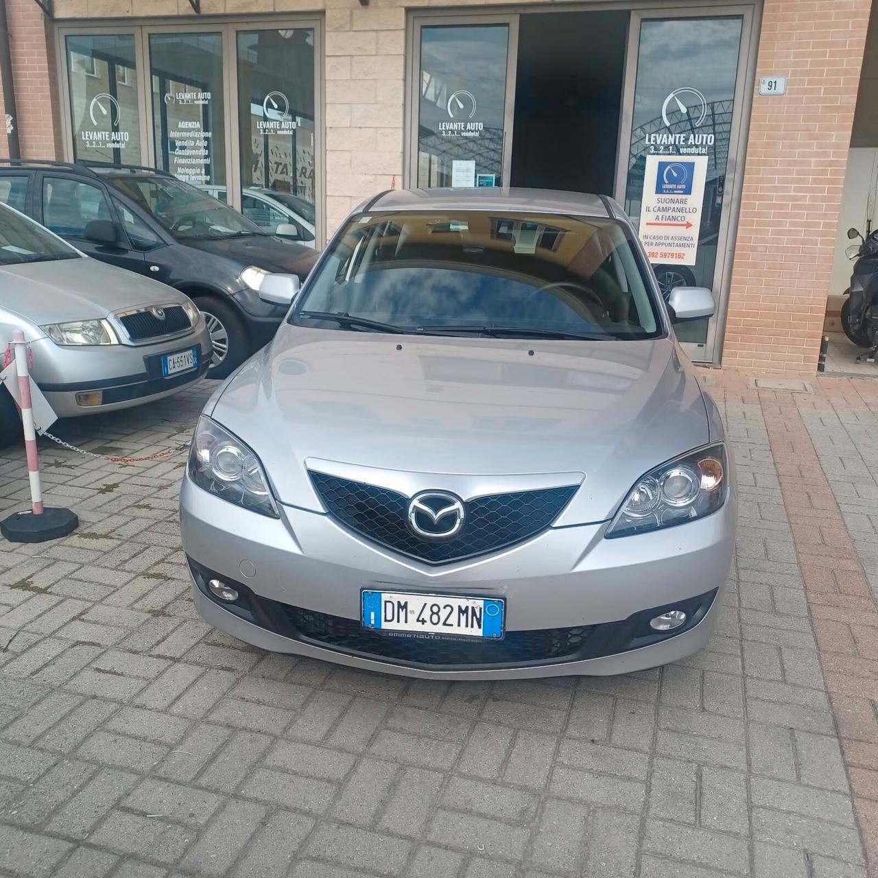 110.118 MAZDA 3 SEMBRA NUOVA OK NEOPATENTATI
