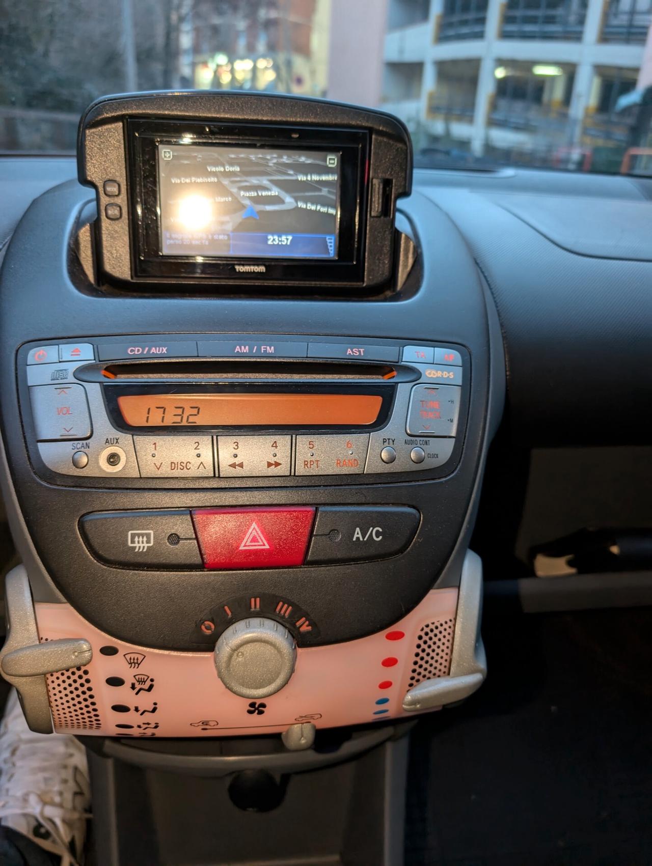 Toyota Aygo 1.0 12V VVT-i 5 porte Now Connect