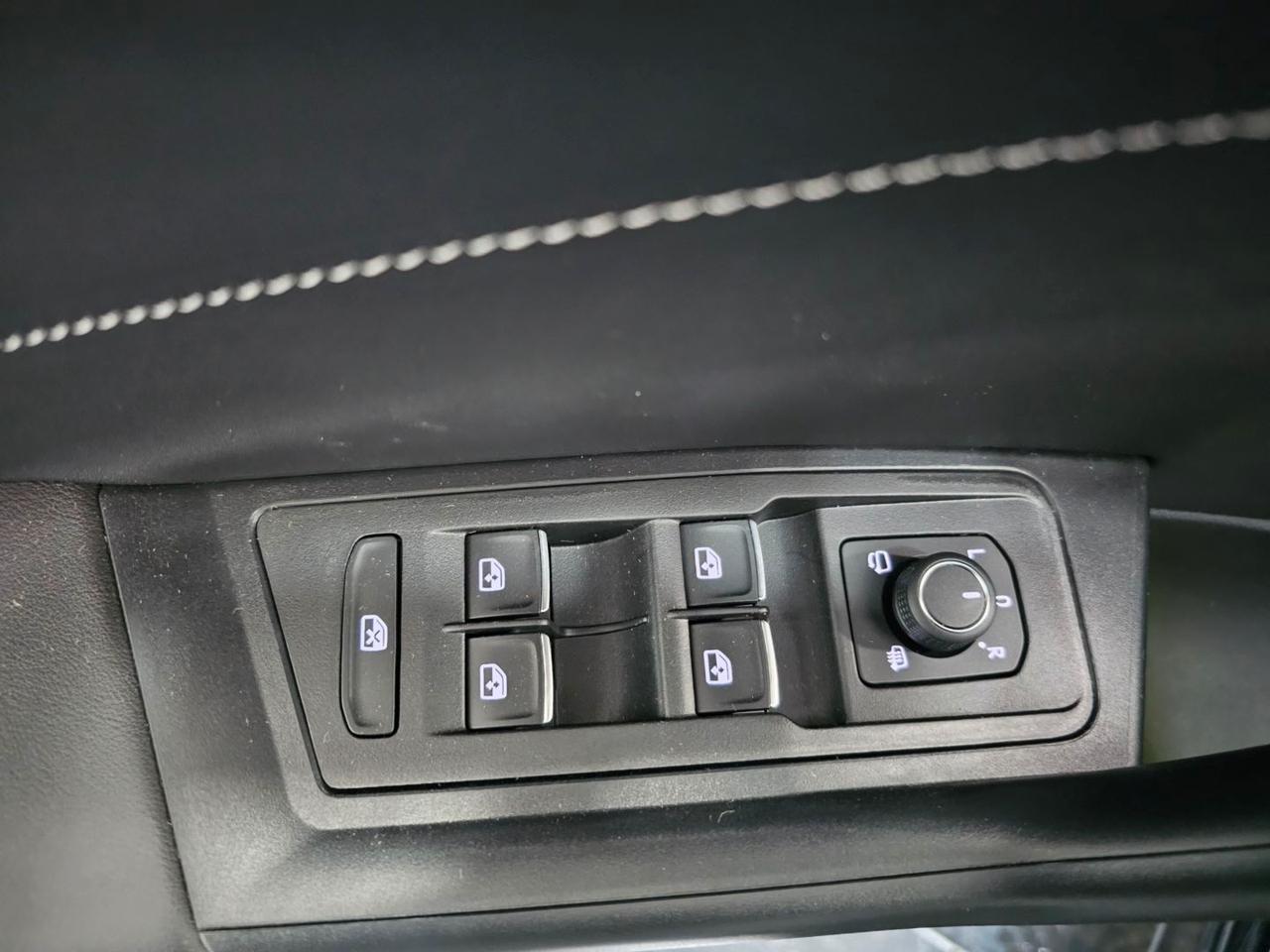 Volkswagen T-Roc Style C.17" Tetto Apribile Led Navi PDC Camera TDI
