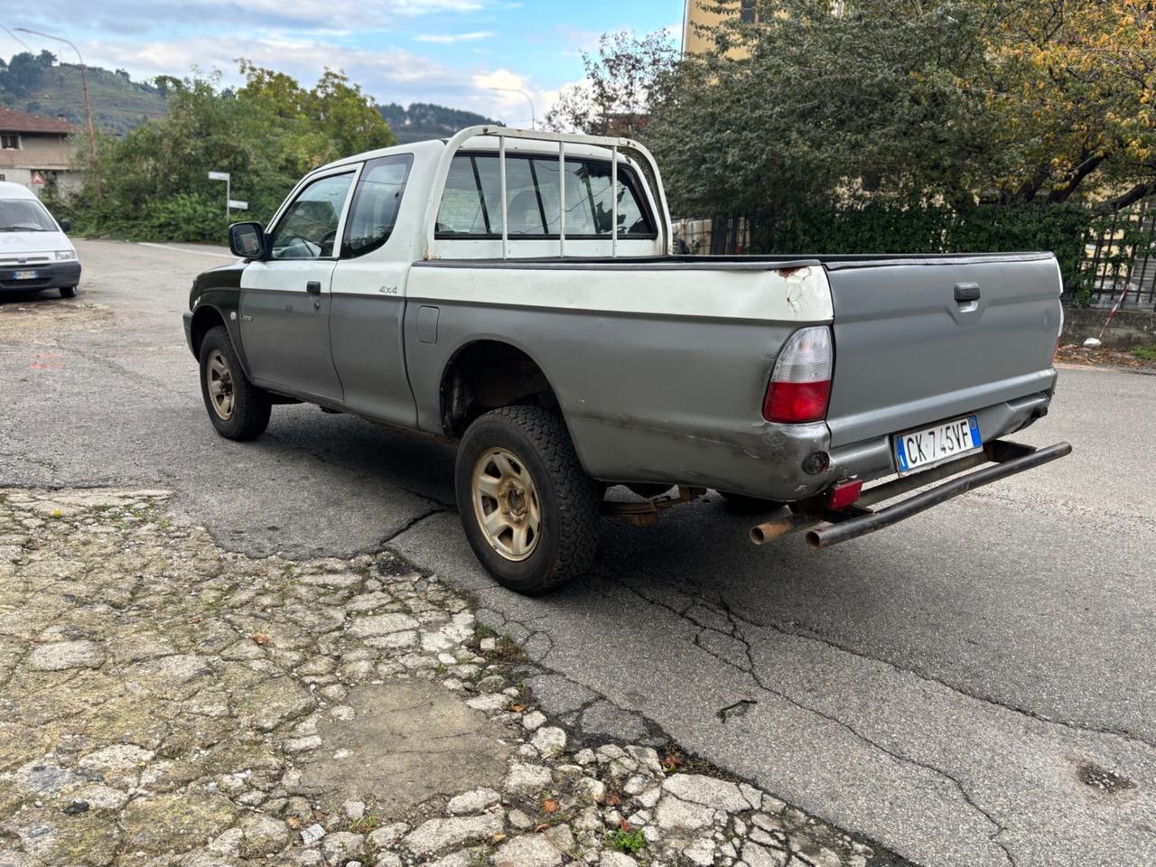 Mitsubishi L200 2 porte 4 posti