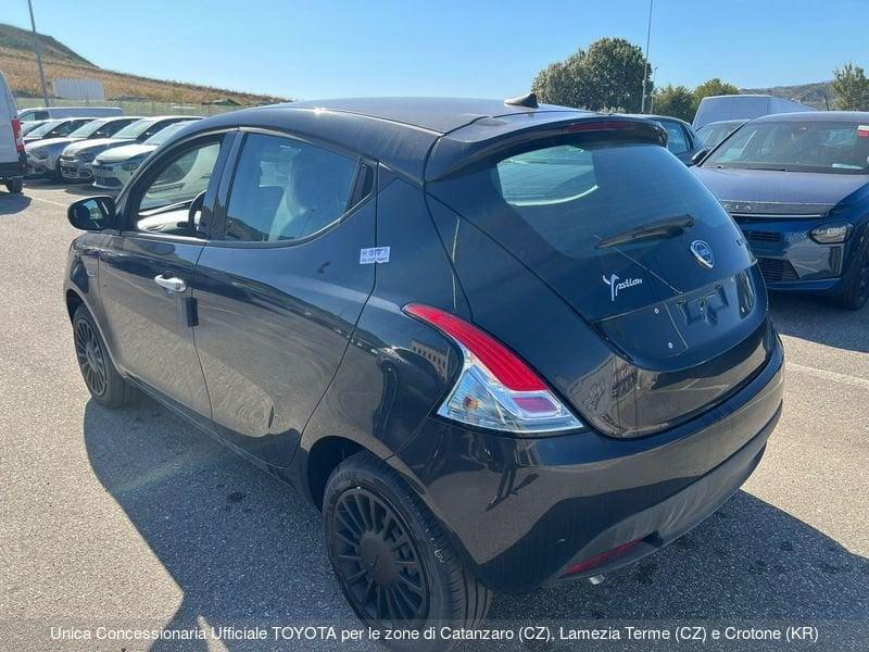 Lancia Ypsilon 1.0 FireFly 5 porte S&S Hybrid Silver