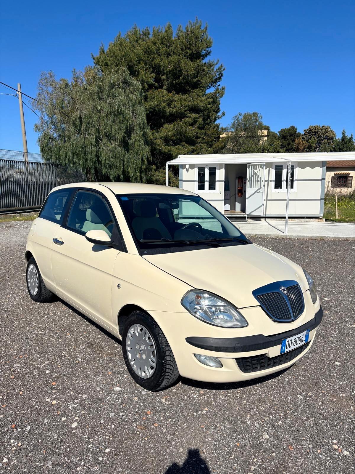 Lancia Ypsilon 1.2 Oro Giallo