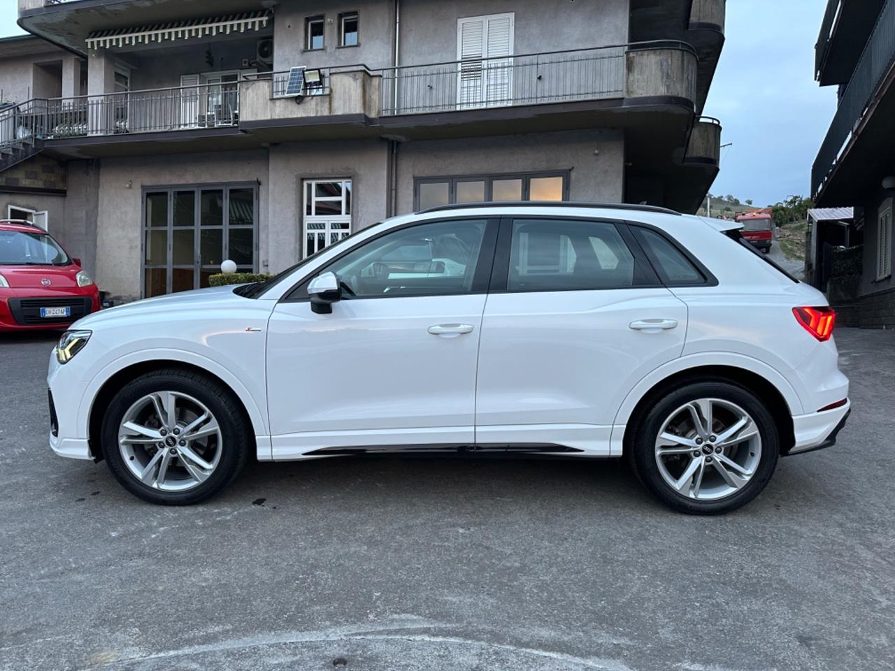 Audi Q3 35 TDI S tronic Business