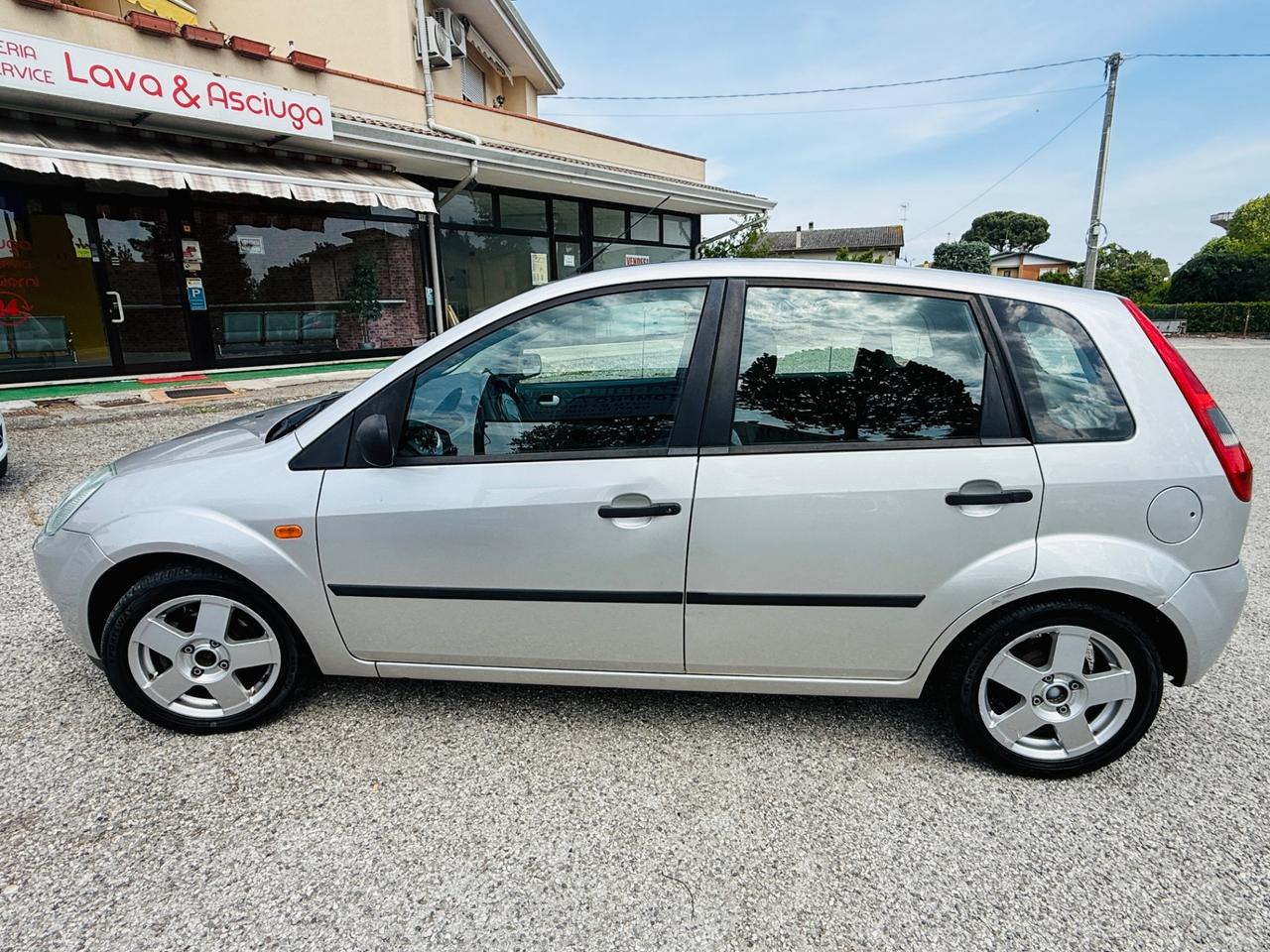 Ford Fiesta 1.4 16V 5p. Ghia