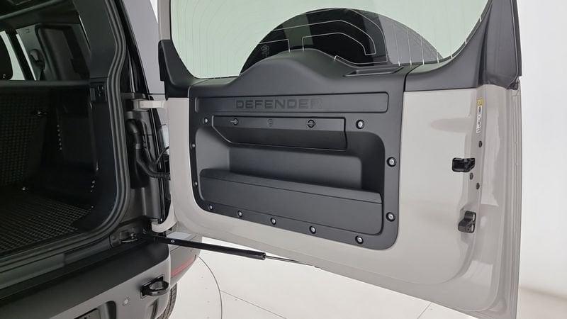 Land Rover Defender 110 3.0D I6 200 CV AWD Auto X-Dynamic SE