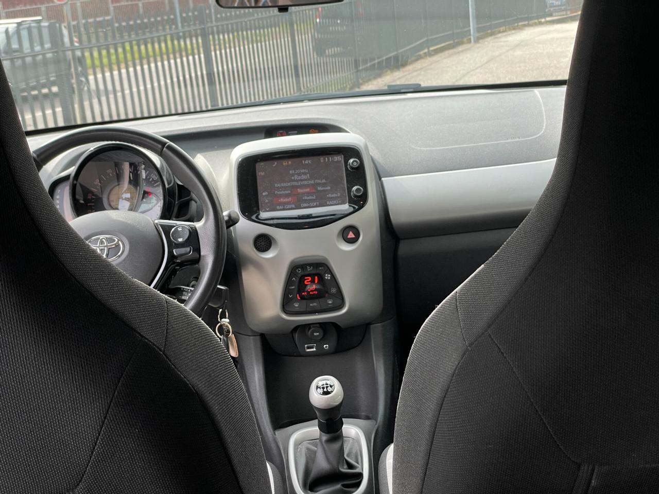 Toyota Aygo 1.0 VVT-i 69 CV 5 porte x-play