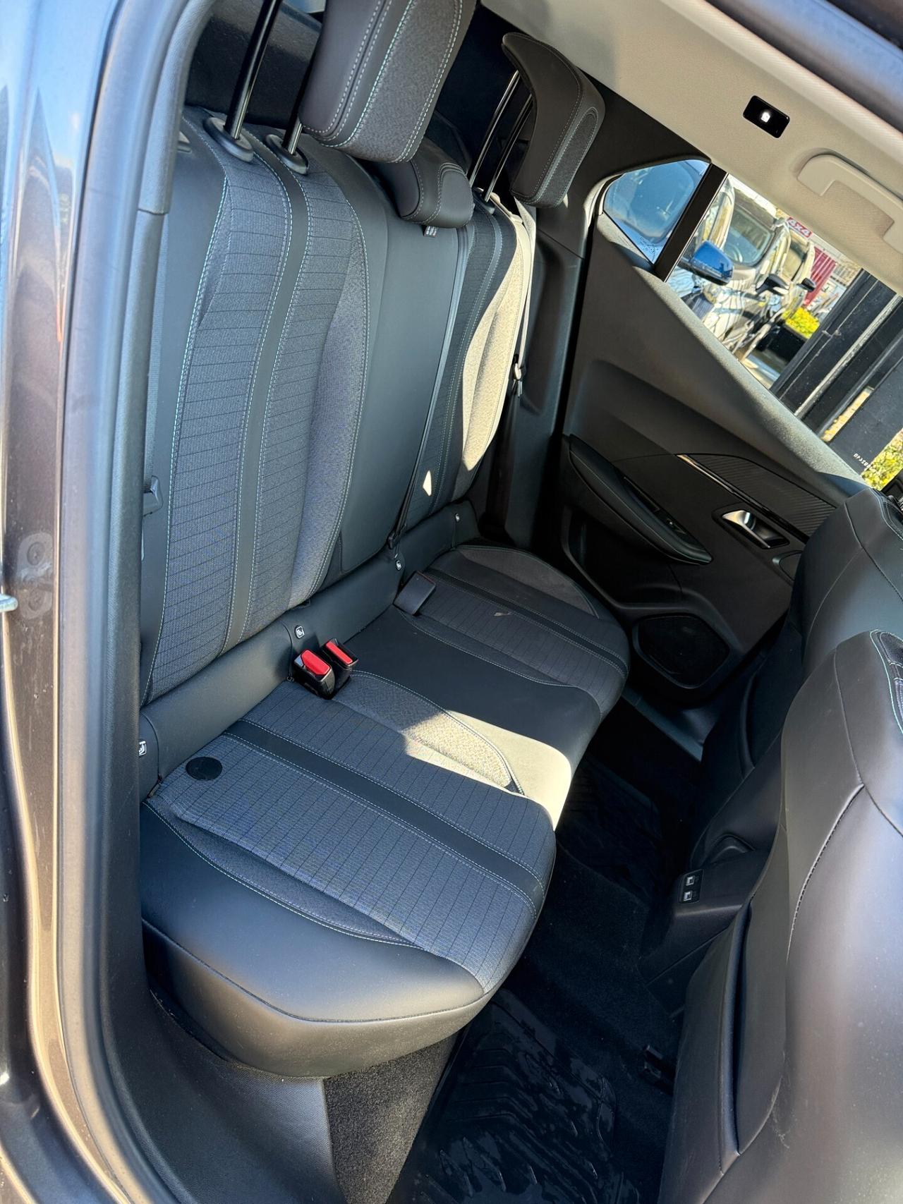 Peugeot 2008 PureTech 130 S&S Allure Pack