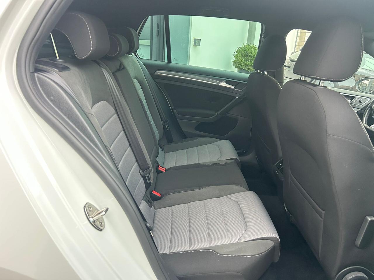 Volkswagen Golf 1.6 TDI 110Cv R-LINE DSG/LED-2017