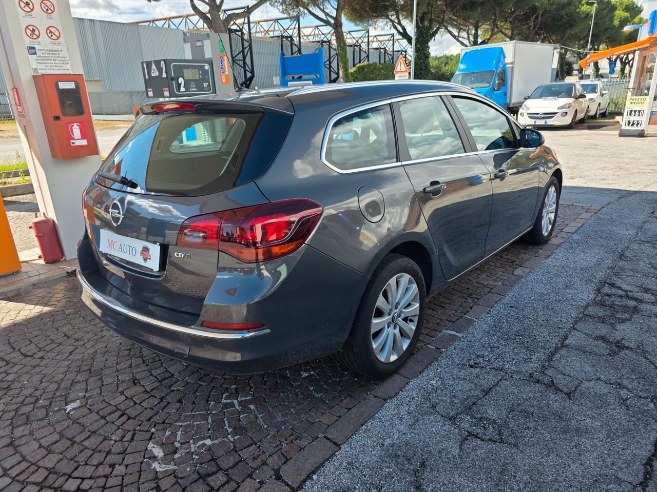 Opel Astra 1.7 CDTI 110CV Sports Tourer Cosmo con 325.000km