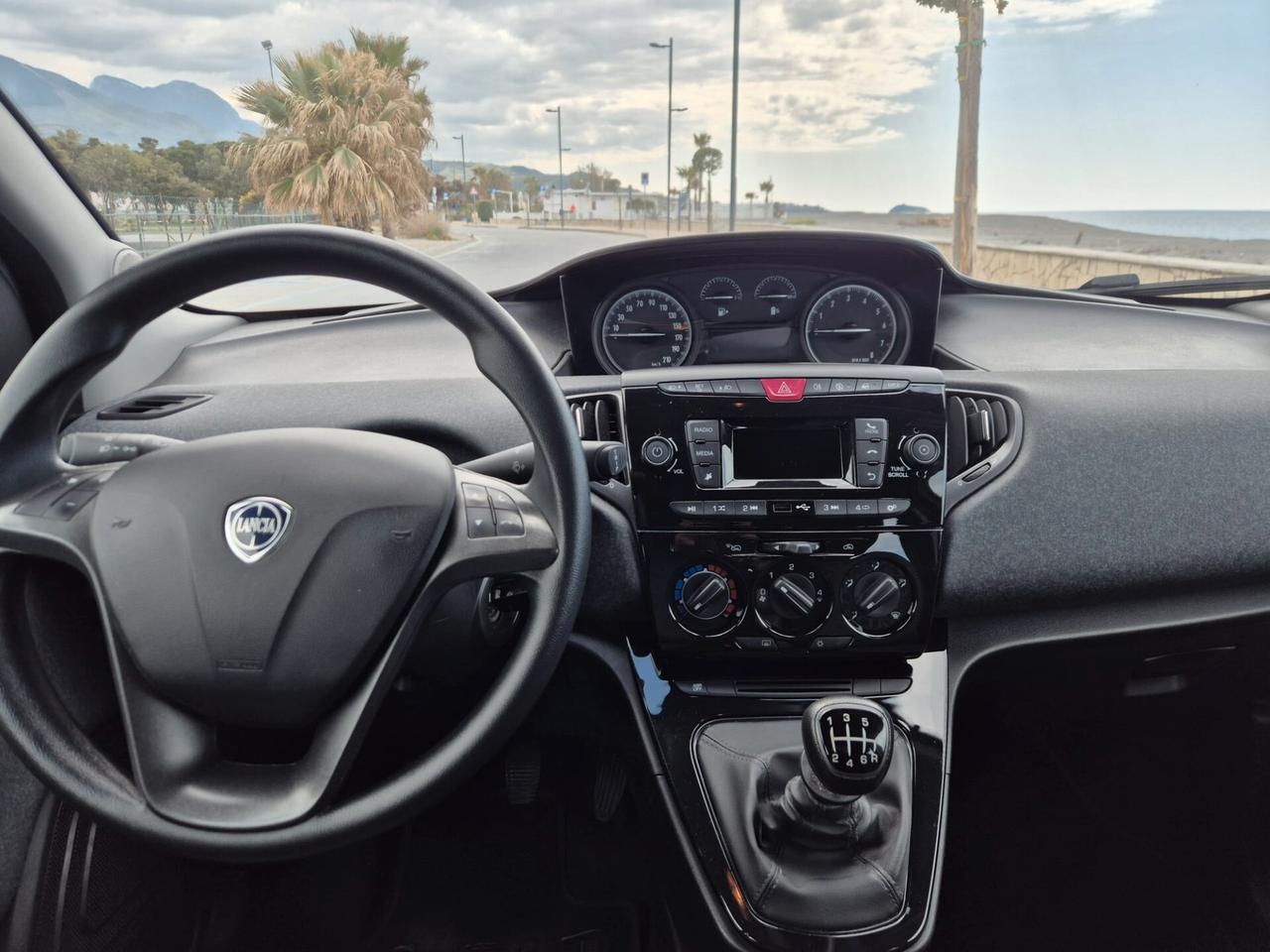 Lancia Ypsilon 1.0 FireFly 5 porte S&S Hybrid Ecochic Silver