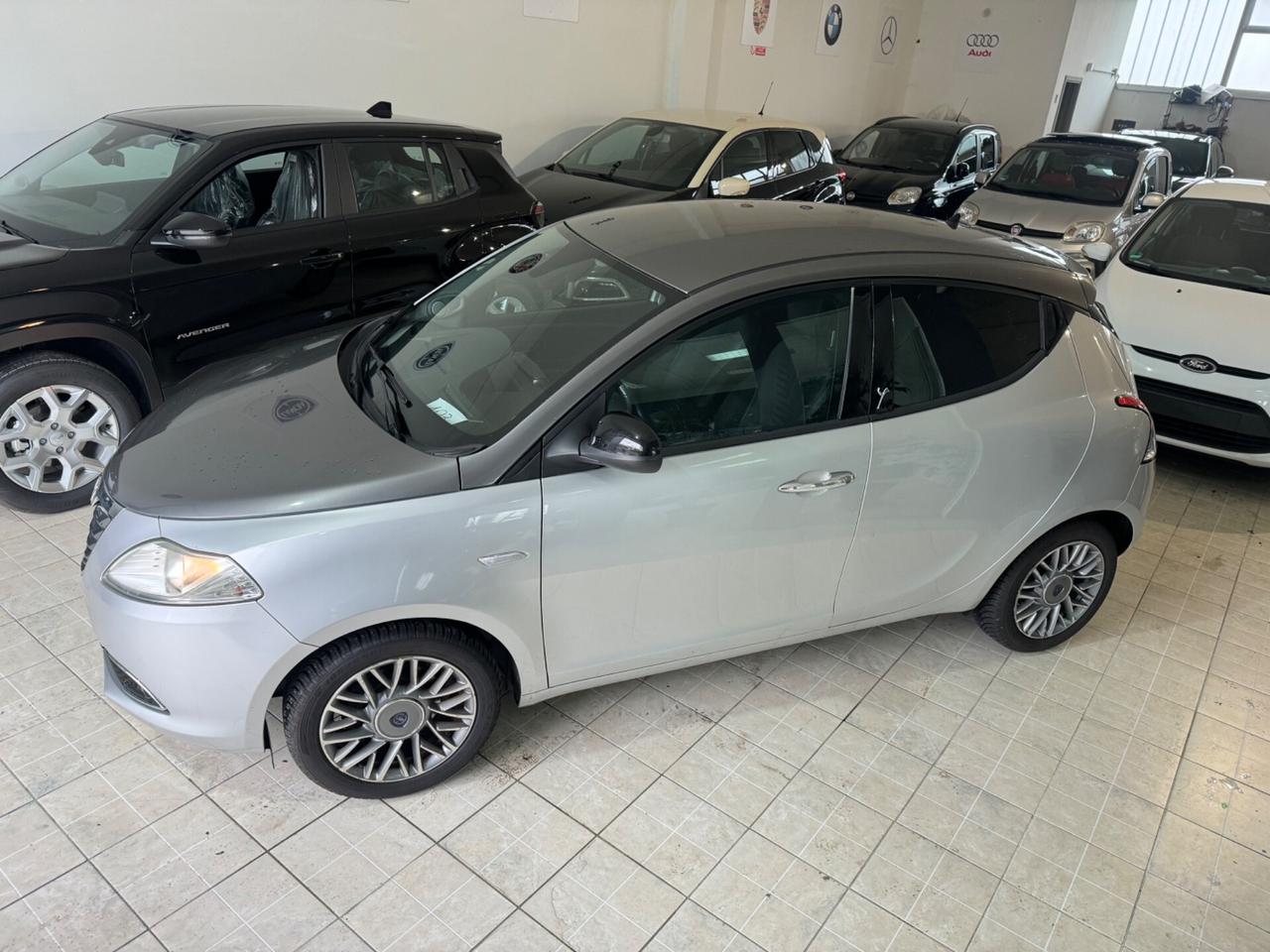 Lancia Ypsilon 0.9 TwinAir 85 CV 5 porte S&S Platinum