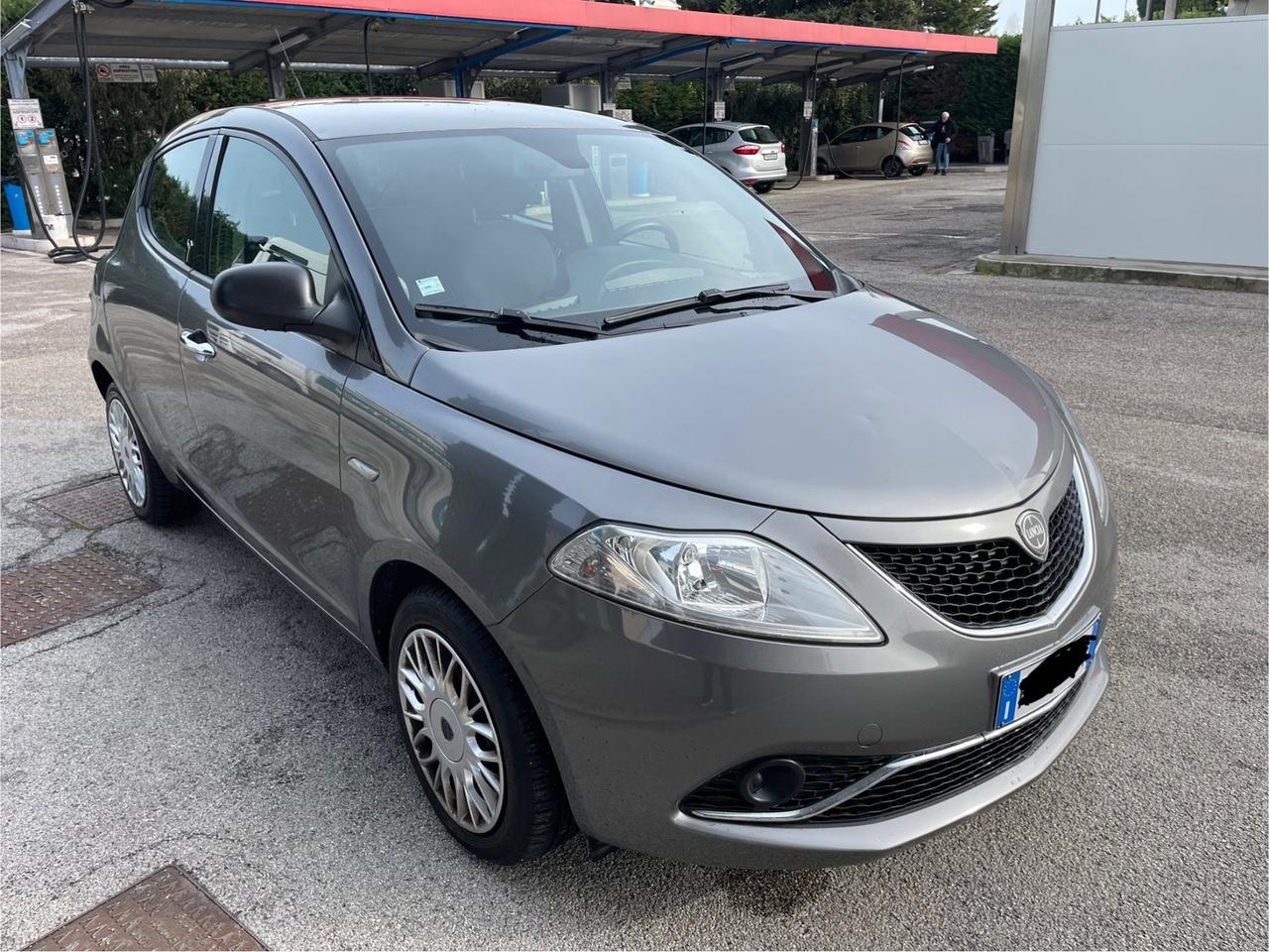 LANCIA YPSILON 10 NEOPATENTATI 1.2 BENZINA40.000 KM ANNO 2016