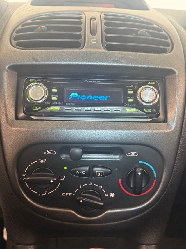 PEUGEOT 206 1.1 3p. XT