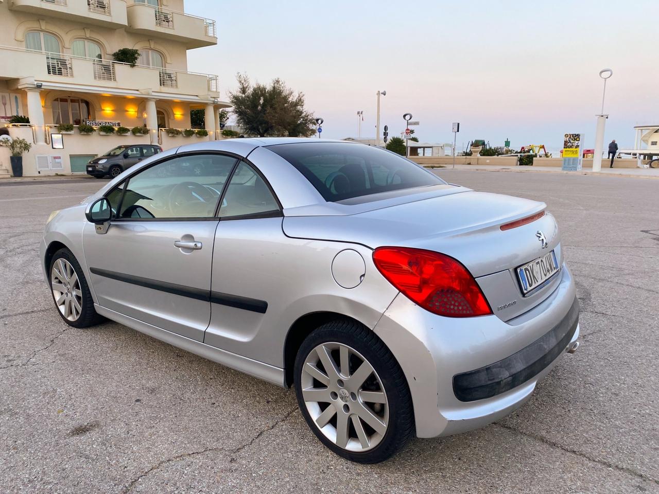 Peugeot 207 1.6 HDi 110CV CC Féline