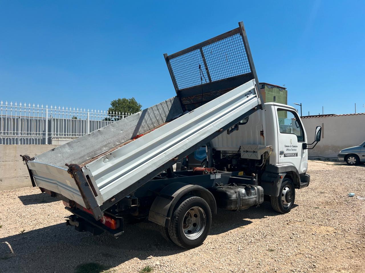 NISSAN CABSTAR. 35.12 RIBALTABILE TRILATERALE CON OMOLOGAZIONE GANCIO TRAINO