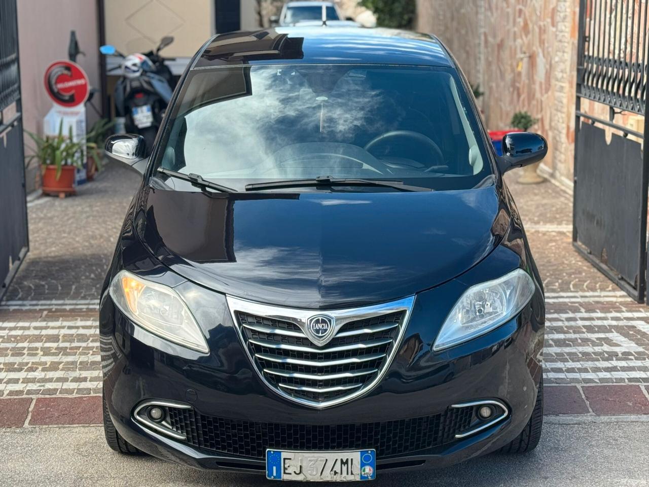 Lancia Ypsilon 0.9 TwinAir 85 CV 5 porte S&S Gold